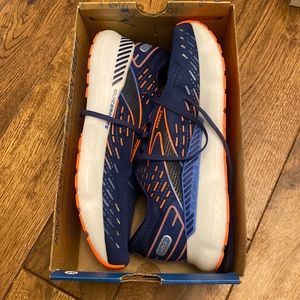 NWT Men’s Brooks shoes
